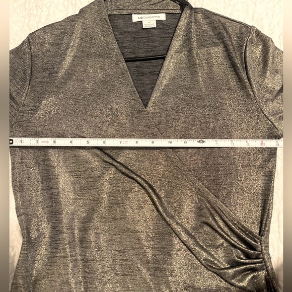 Liz Claiborne Gold Metallic Wrap Top - 3/4 sleeve - Rushing Fabric Sz M - Picture 5 of 8